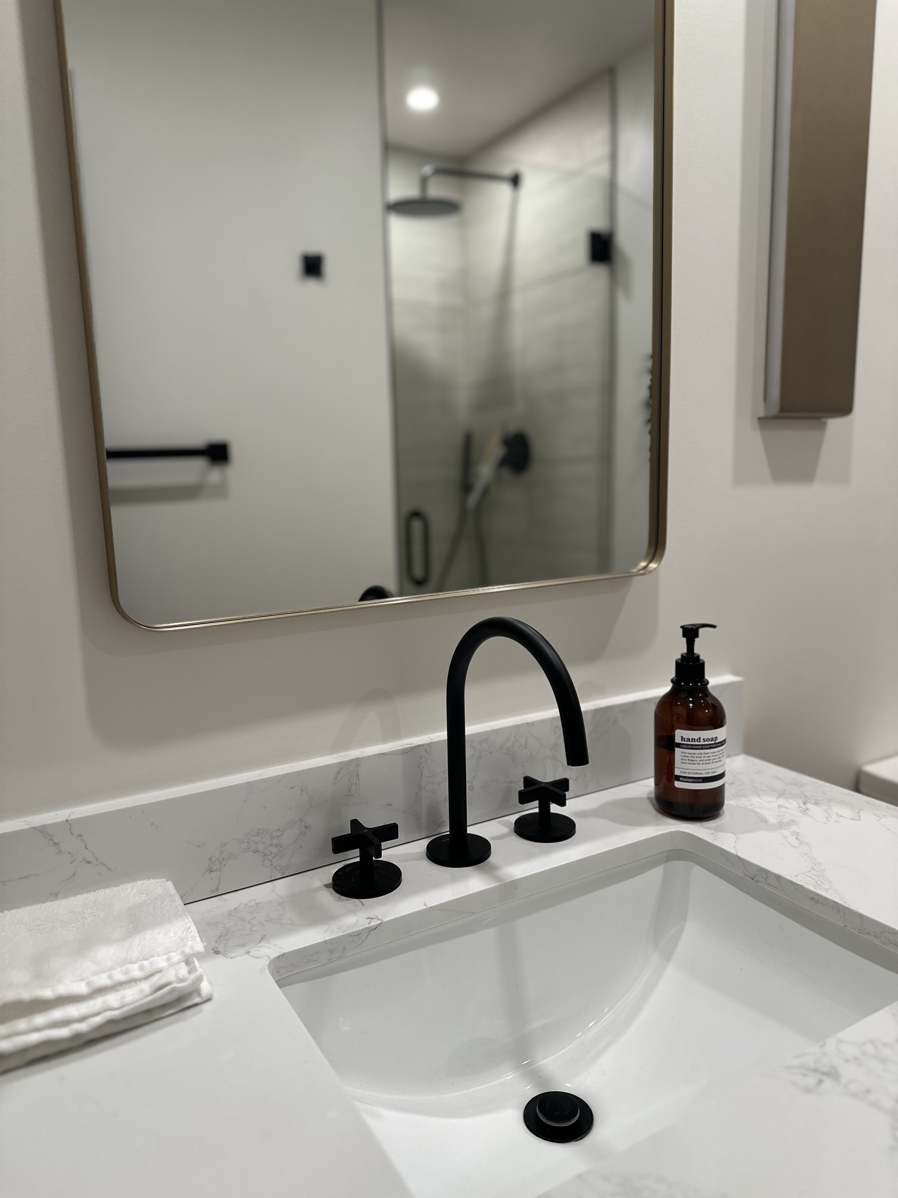 Modern vanity